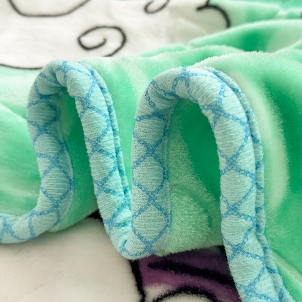 91家纺网 家纺一手货源 找家纺 悦织湾家纺 2025新款拉舍尔双层云绒童毯毯子卡通休闲沙发盖毯毛毯儿童婴幼儿宝宝小毯子 快乐恐龙3#绿