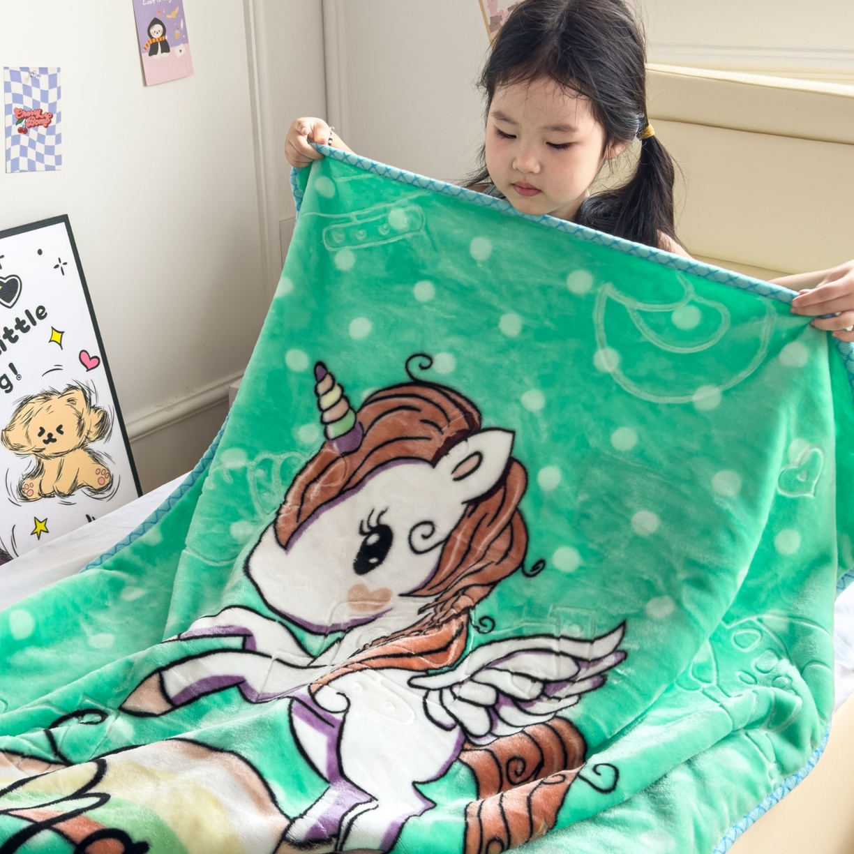 91家纺网 家纺一手货源 找家纺 悦织湾家纺 2025新款拉舍尔双层云绒童毯毯子卡通休闲沙发盖毯毛毯儿童婴幼儿宝宝小毯子 快乐恐龙3#绿