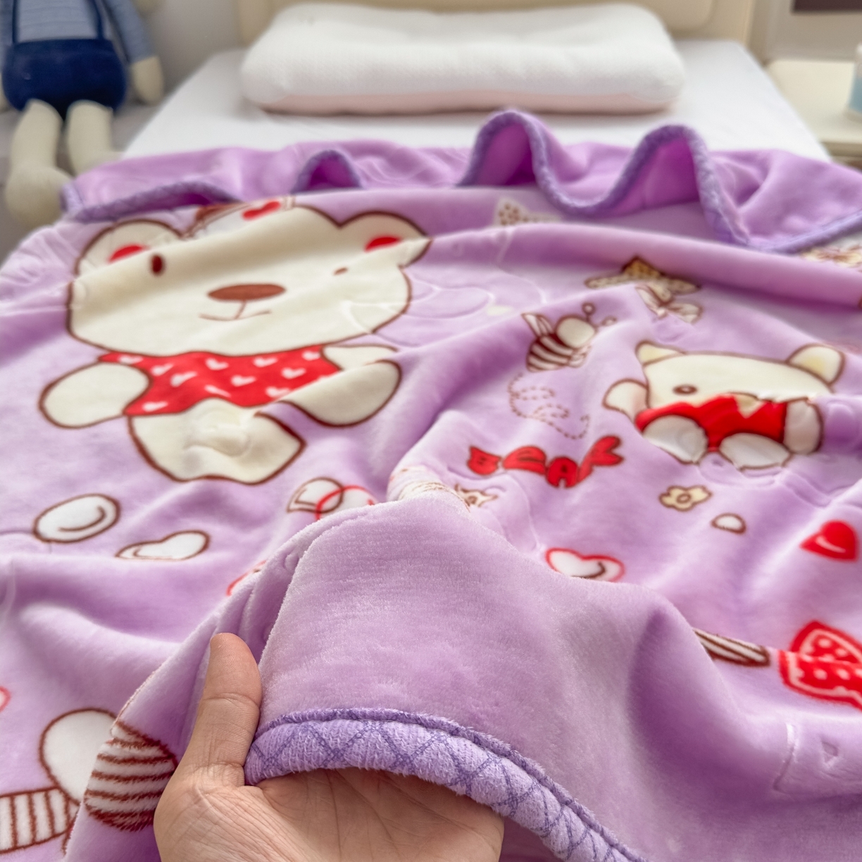 91家纺网 家纺一手货源 找家纺 悦织湾家纺 2025新款拉舍尔双层云绒童毯毯子卡通休闲沙发盖毯毛毯儿童婴幼儿宝宝小毯子 甜蜜生活23#紫色