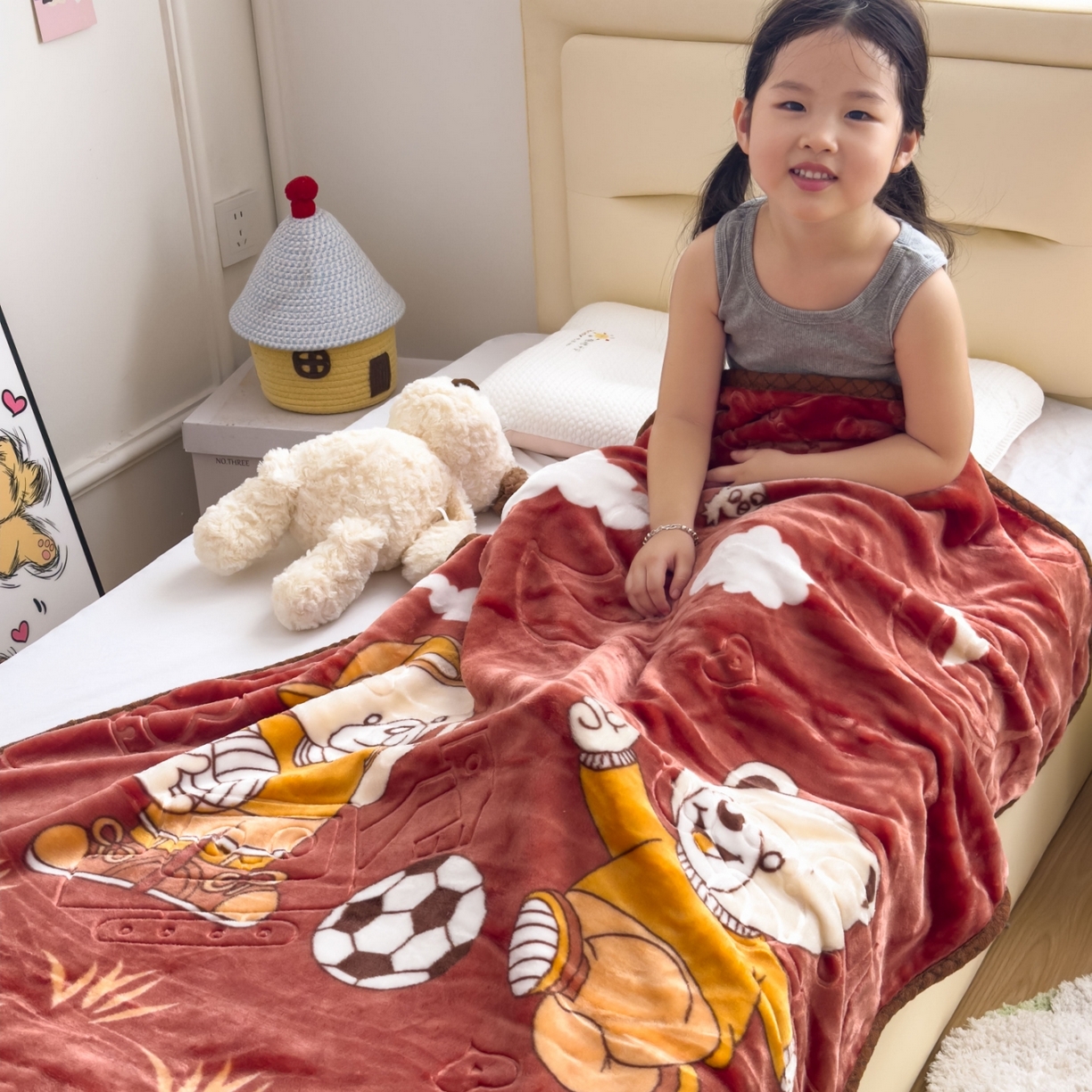 91家纺网 家纺一手货源 找家纺 悦织湾家纺 2025新款拉舍尔双层云绒童毯毯子卡通休闲沙发盖毯毛毯儿童婴幼儿宝宝小毯子 足球健将4#咖啡色