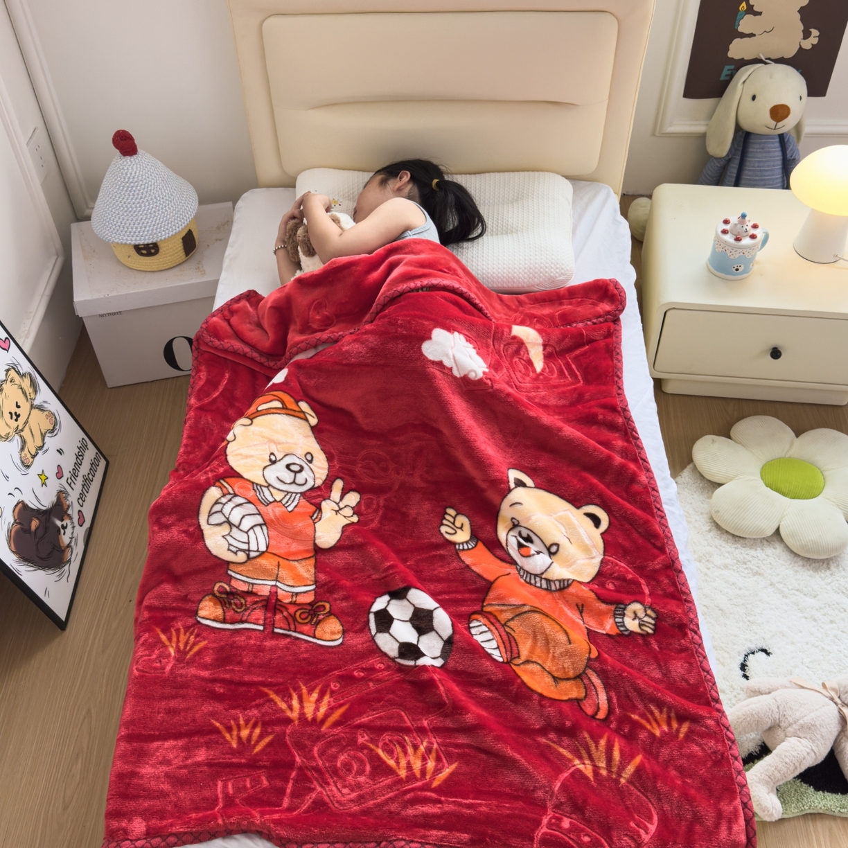 91家纺网 家纺一手货源 找家纺 悦织湾家纺 2025新款拉舍尔双层云绒童毯毯子卡通休闲沙发盖毯毛毯儿童婴幼儿宝宝小毯子 足球健将8#大红色