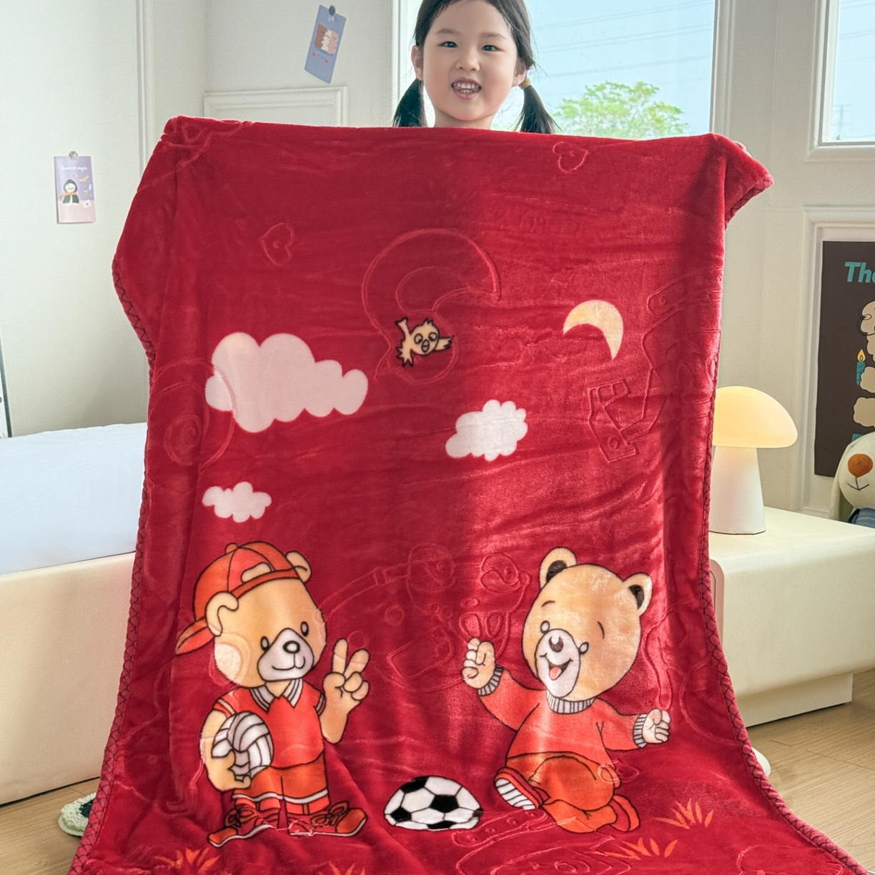 91家纺网 家纺一手货源 找家纺 悦织湾家纺 2025新款拉舍尔双层云绒童毯毯子卡通休闲沙发盖毯毛毯儿童婴幼儿宝宝小毯子 足球健将8#大红色