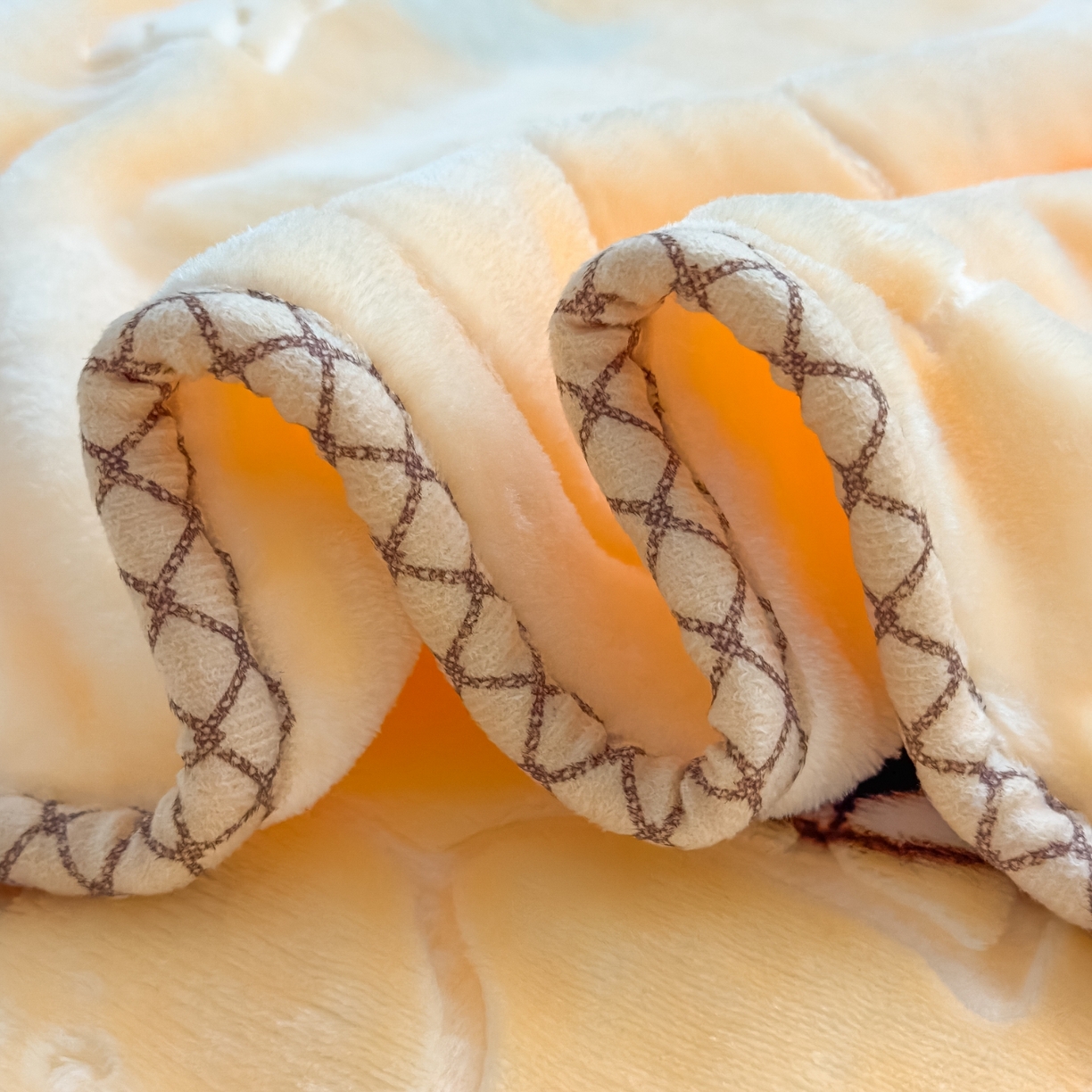 91家纺网 家纺一手货源 找家纺 悦织湾家纺 2025新款拉舍尔双层云绒童毯毯子卡通休闲沙发盖毯毛毯儿童婴幼儿宝宝小毯子 足球健将14#米黄