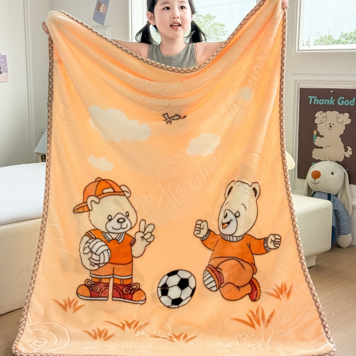 91家纺网 家纺一手货源 找家纺 悦织湾家纺 2025新款拉舍尔双层云绒童毯毯子卡通休闲沙发盖毯毛毯儿童婴幼儿宝宝小毯子 足球健将14#米黄