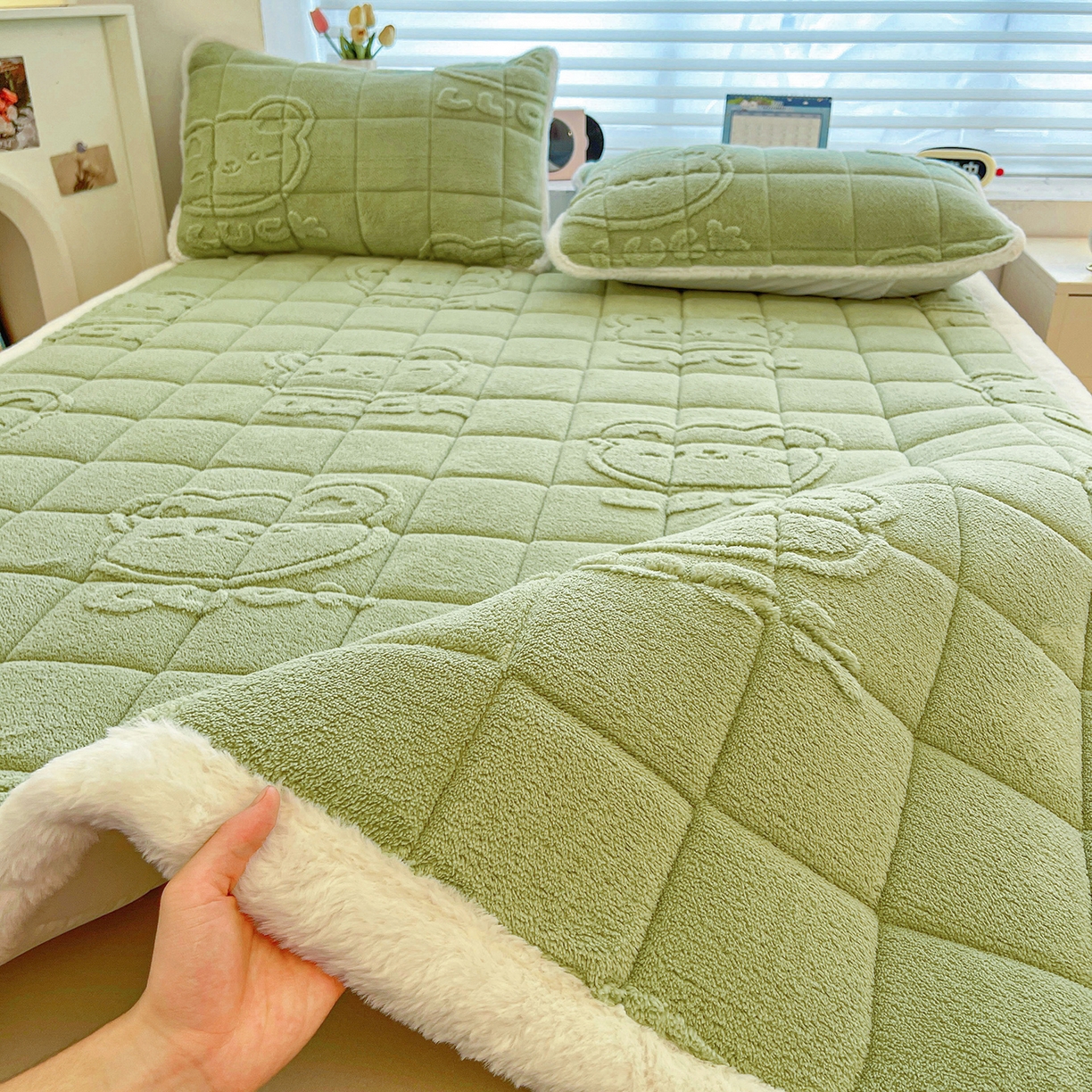 91家纺网 家纺一手货源 找家纺 予梦家纺 2025新款加厚塔芙绒床垫床褥床护垫（带卖点图和买家秀） 绅士熊 果绿