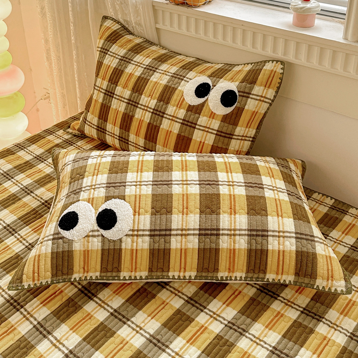 91家纺网 家纺一手货源 找家纺 （总）格真 2025新款无印风贝壳绣三角针牛奶绒床盖三件套大眼萌枕套