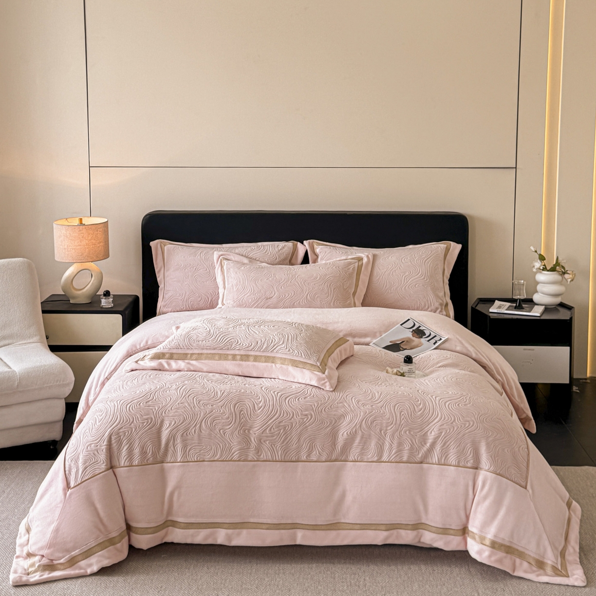 91家纺网 家纺一手货源 找家纺 （总）博纳家纺 2025新款加厚牛奶绒雕花刺绣拼角四件套-海韵 控价劵后248（严格按控价来）