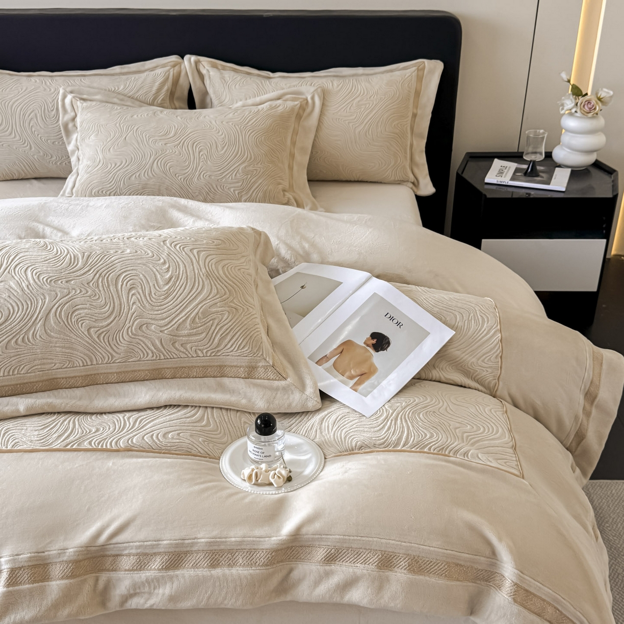 91家纺网 家纺一手货源 找家纺 博纳家纺 2025新款加厚牛奶绒雕花刺绣拼角四件套-海韵 控价劵后248（严格按控价来） 香槟