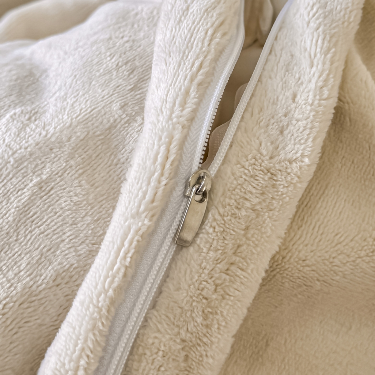 91家纺网 家纺一手货源 找家纺 博纳家纺 2025新款加厚牛奶绒雕花刺绣拼角四件套-海韵 控价劵后248（严格按控价来） 香槟