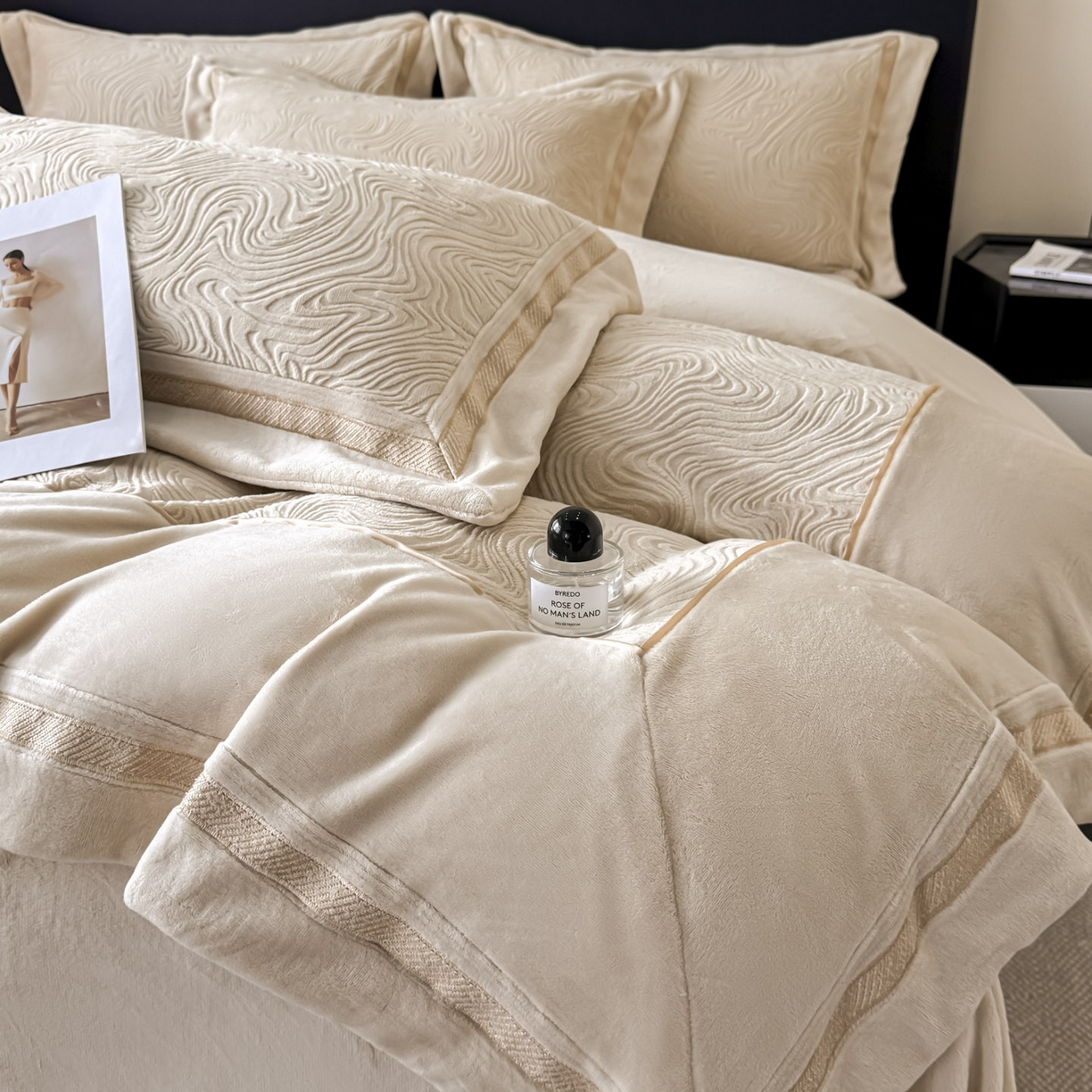 91家纺网 家纺一手货源 找家纺 博纳家纺 2025新款加厚牛奶绒雕花刺绣拼角四件套-海韵 控价劵后248（严格按控价来） 香槟