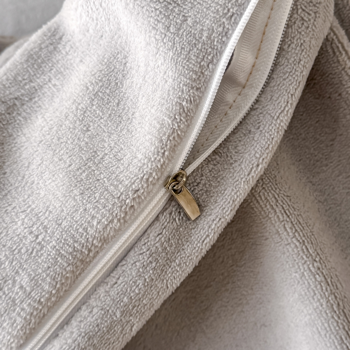 91家纺网 家纺一手货源 找家纺 博纳家纺 2025新款加厚牛奶绒雕花刺绣拼角四件套-海韵 控价劵后248（严格按控价来） 高级灰