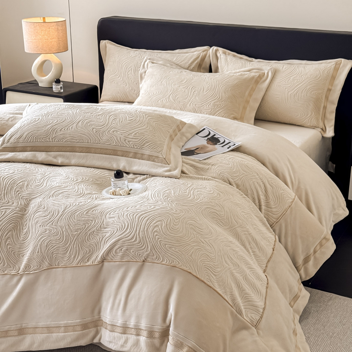 91家纺网 家纺一手货源 找家纺 博纳家纺 2025新款加厚牛奶绒雕花刺绣拼角四件套-海韵 控价劵后248（严格按控价来） 香槟