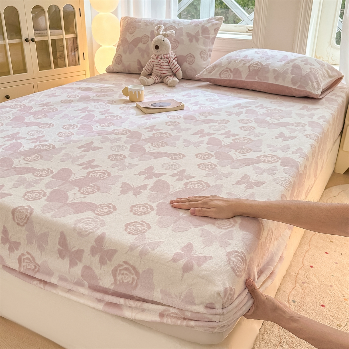 91家纺网 家纺一手货源 找家纺 （总）灰鲸 2025新款立体雕花牛奶绒床笠