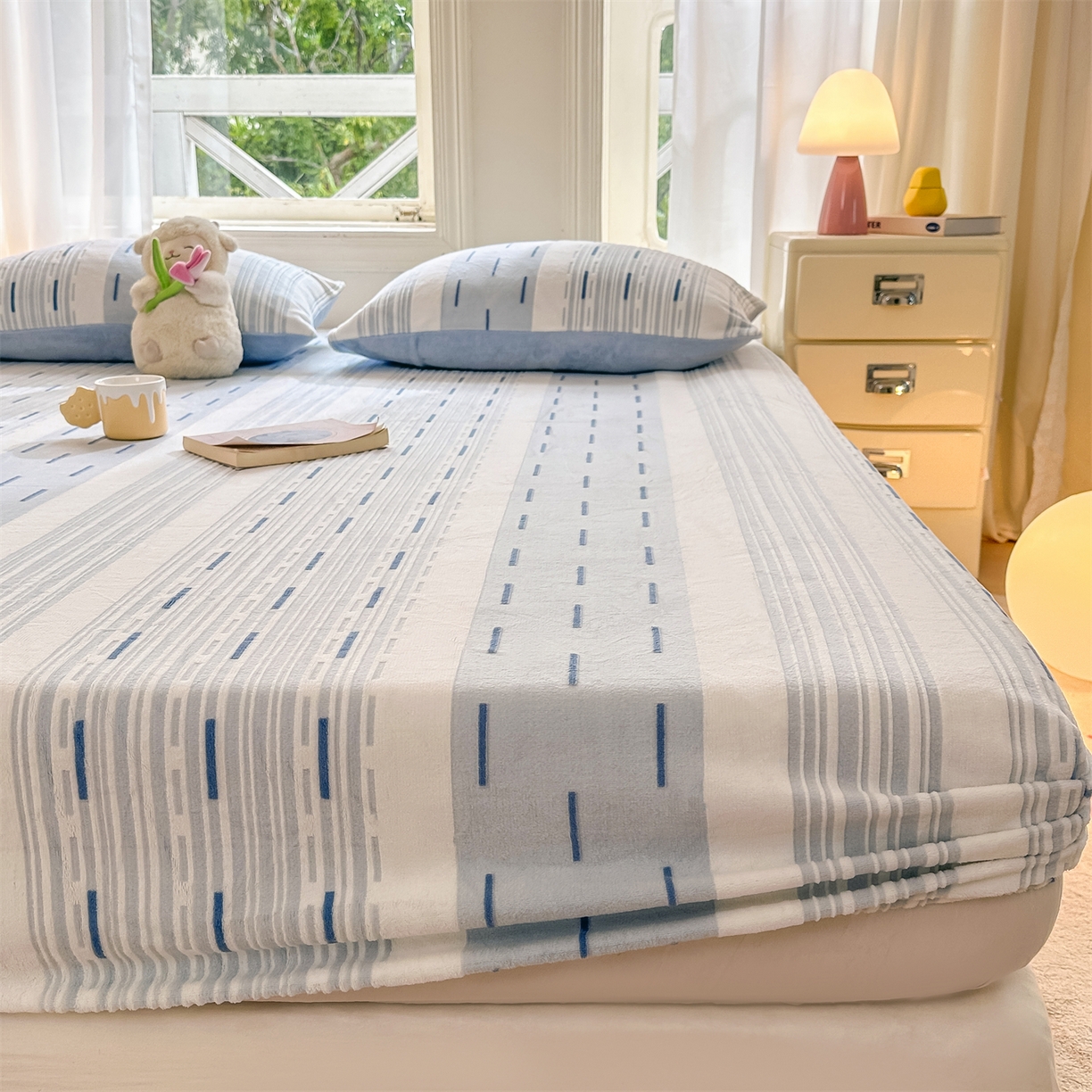 91家纺网 家纺一手货源 找家纺 （总）灰鲸 2025新款立体雕花牛奶绒床笠