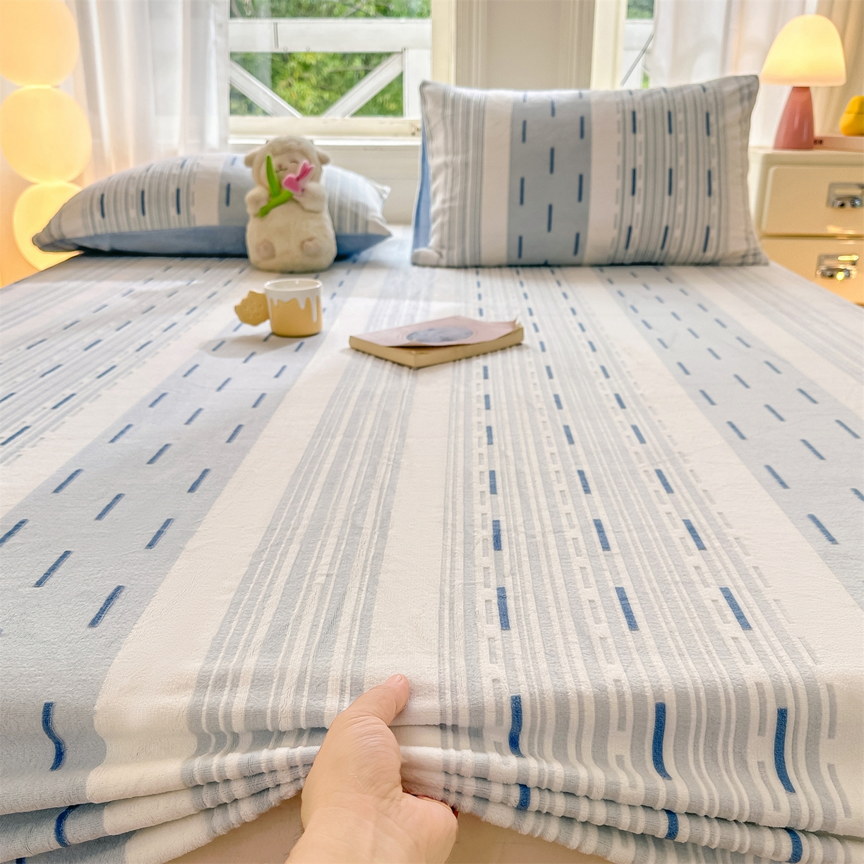 91家纺网 家纺一手货源 找家纺 （总）灰鲸 2025新款立体雕花牛奶绒床笠