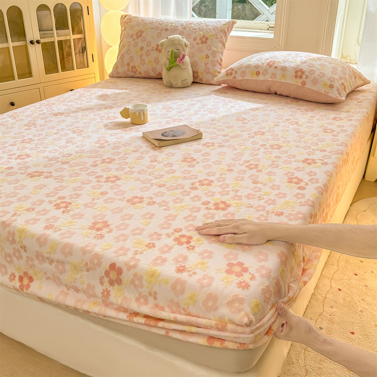 91家纺网 家纺一手货源 找家纺 （总）灰鲸 2025新款立体雕花牛奶绒床笠