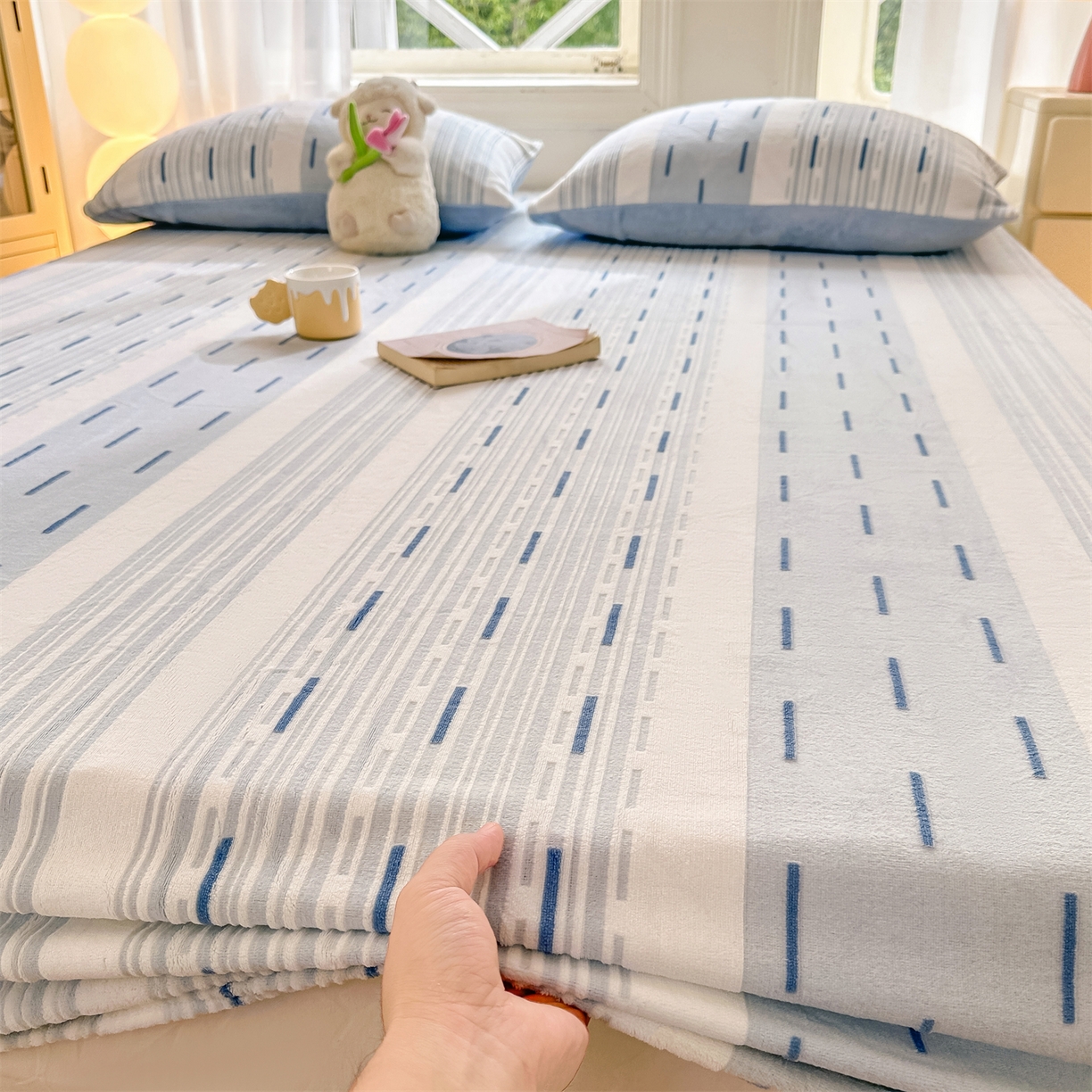 91家纺网 家纺一手货源 找家纺 （总）灰鲸 2025新款立体雕花牛奶绒床笠