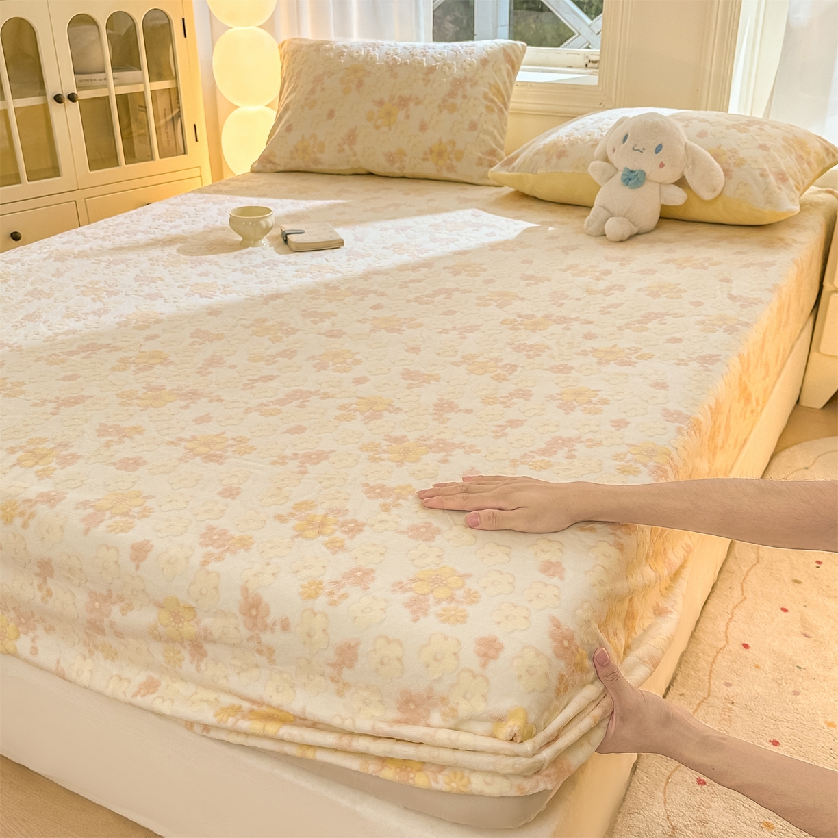 灰鲸 2025新款立体雕花牛奶绒床笠 花海-黄