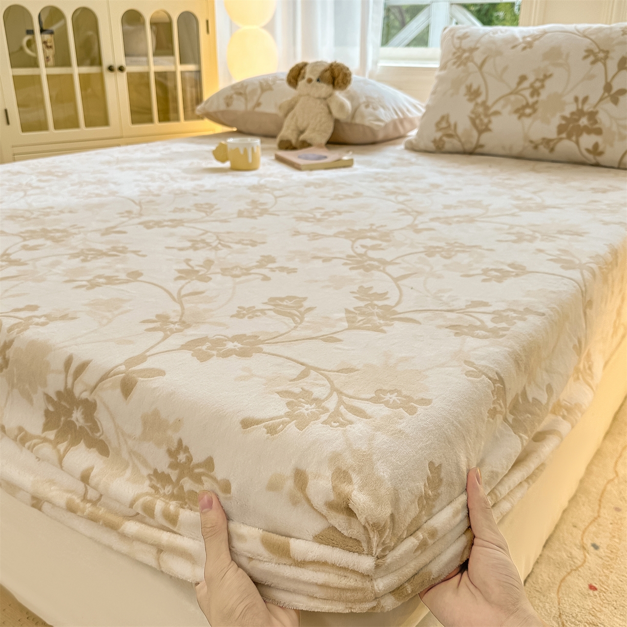 91家纺网 家纺一手货源 找家纺 灰鲸 2025新款立体雕花牛奶绒床笠 繁花-杏