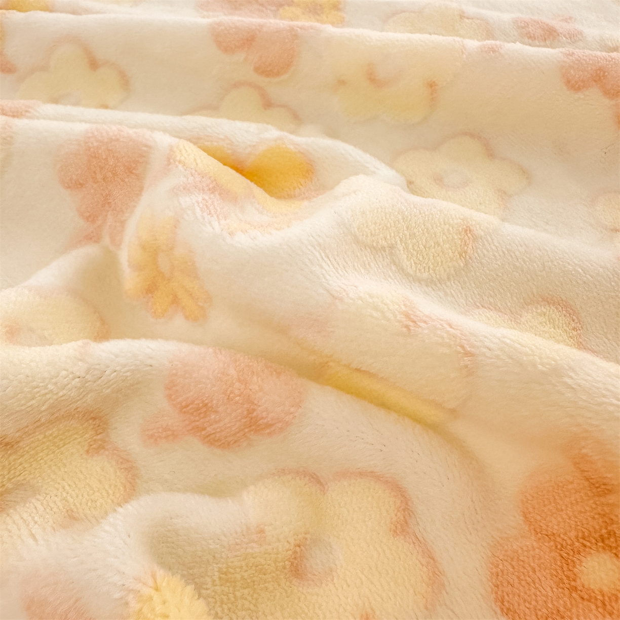 91家纺网 家纺一手货源 找家纺 灰鲸 2025新款立体雕花牛奶绒床笠 花海-黄