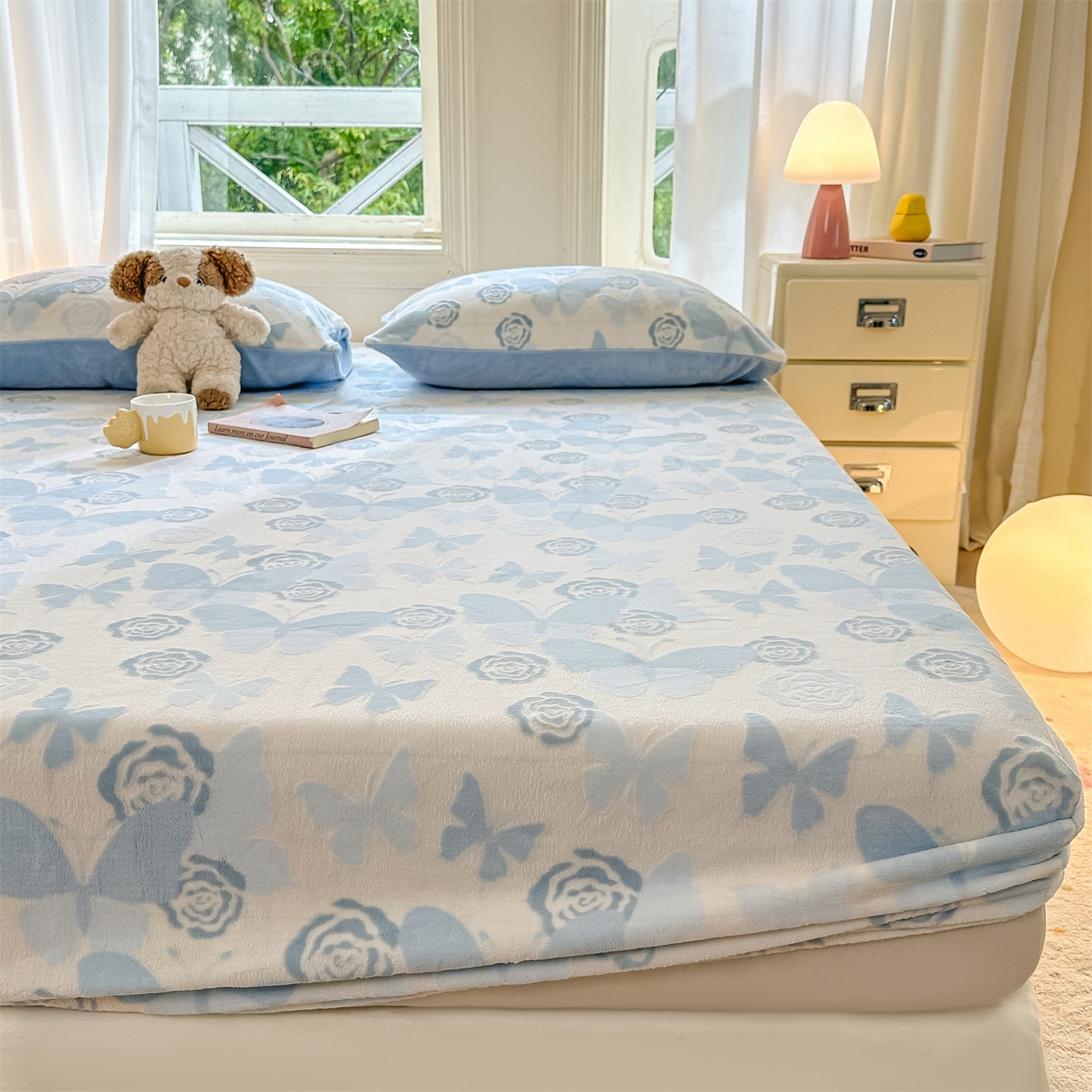 91家纺网 家纺一手货源 找家纺 灰鲸 2025新款立体雕花牛奶绒床笠 蝶花-蓝