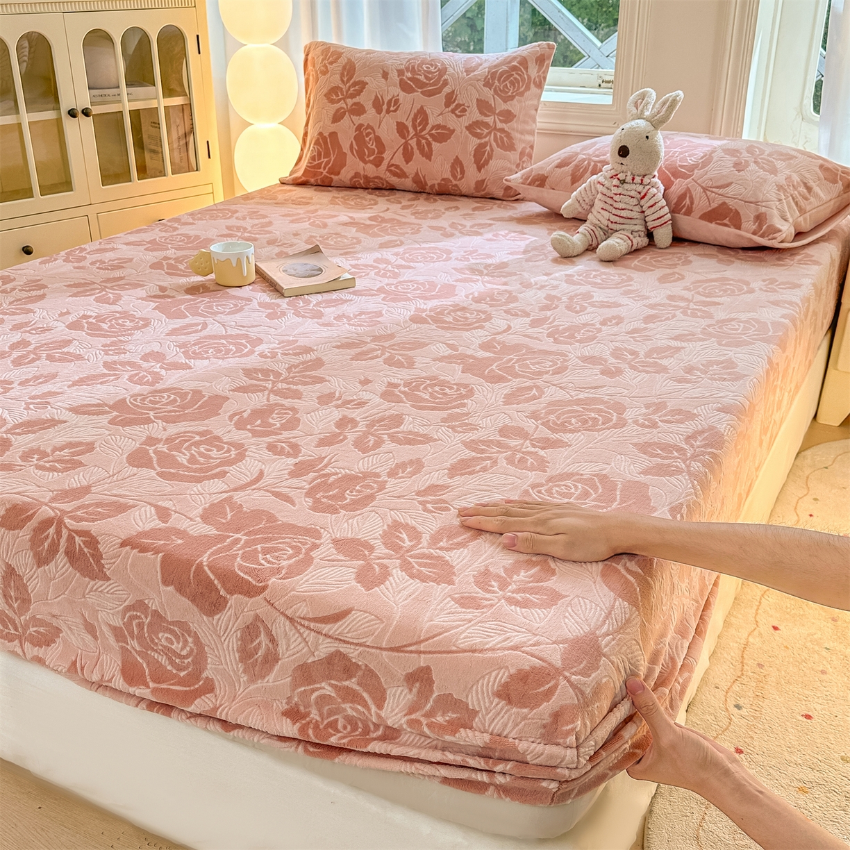 91家纺网 家纺一手货源 找家纺 （总）灰鲸 2025新款立体雕花牛奶绒床笠