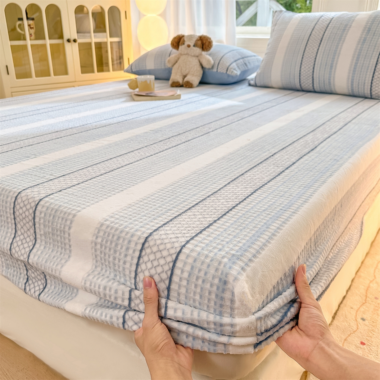 91家纺网 家纺一手货源 找家纺 灰鲸 2025新款立体雕花牛奶绒床笠 泛歌-蓝