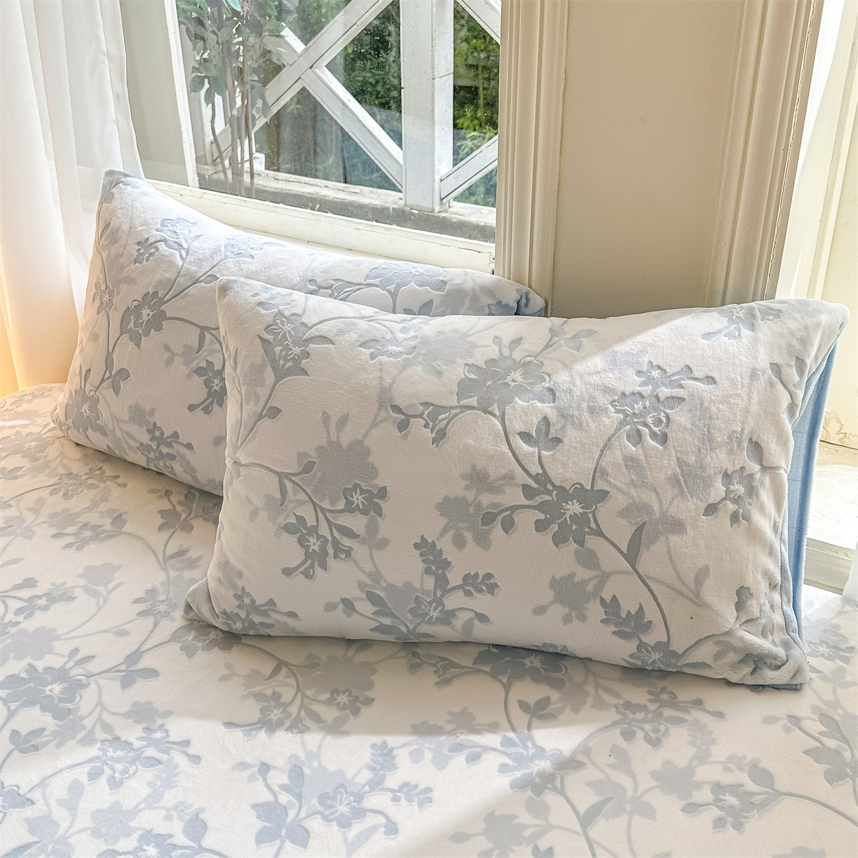 91家纺网 家纺一手货源 找家纺 灰鲸 2025新款立体雕花牛奶绒床笠 繁花-蓝