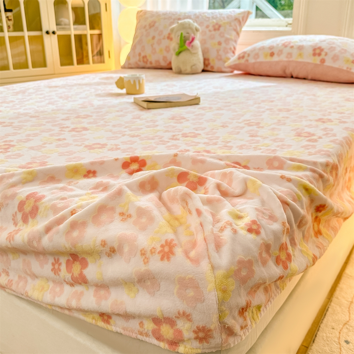 91家纺网 家纺一手货源 找家纺 灰鲸 2025新款立体雕花牛奶绒床笠 花海-粉