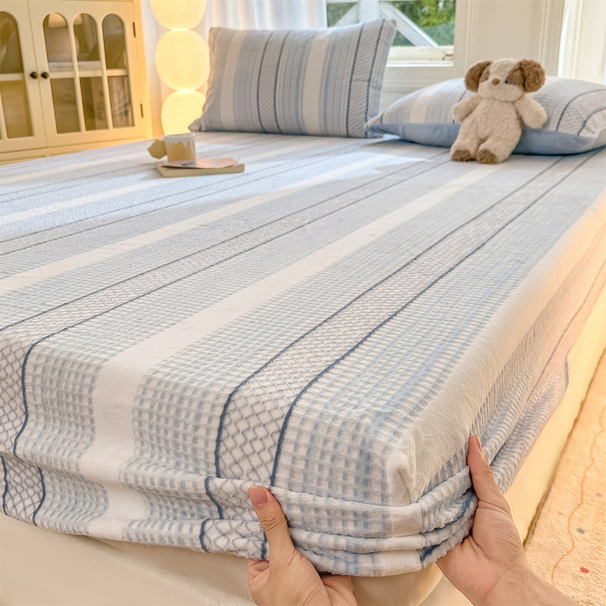 91家纺网 家纺一手货源 找家纺 灰鲸 2025新款立体雕花牛奶绒床笠 泛歌-蓝