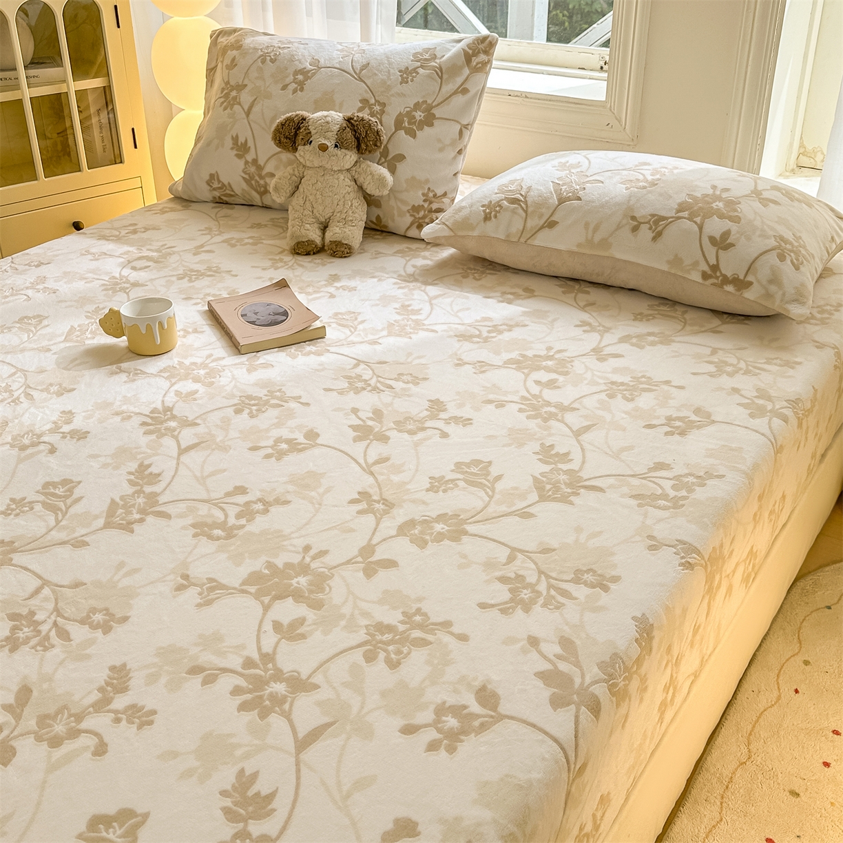 91家纺网 家纺一手货源 找家纺 灰鲸 2025新款立体雕花牛奶绒床笠 繁花-杏