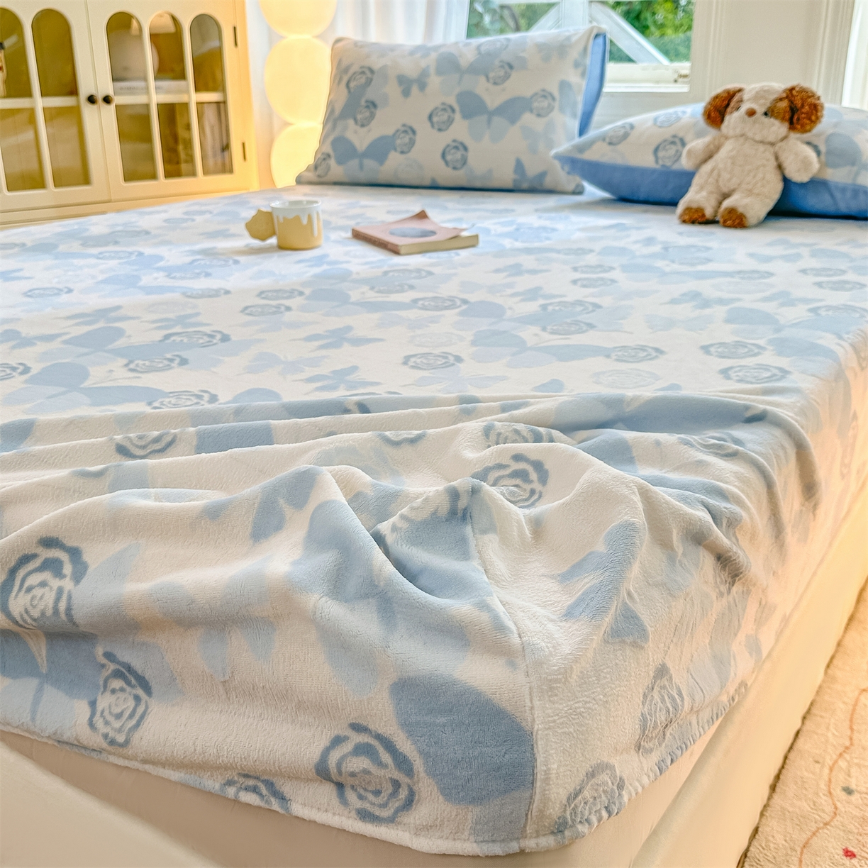 91家纺网 家纺一手货源 找家纺 灰鲸 2025新款立体雕花牛奶绒床笠 蝶花-蓝