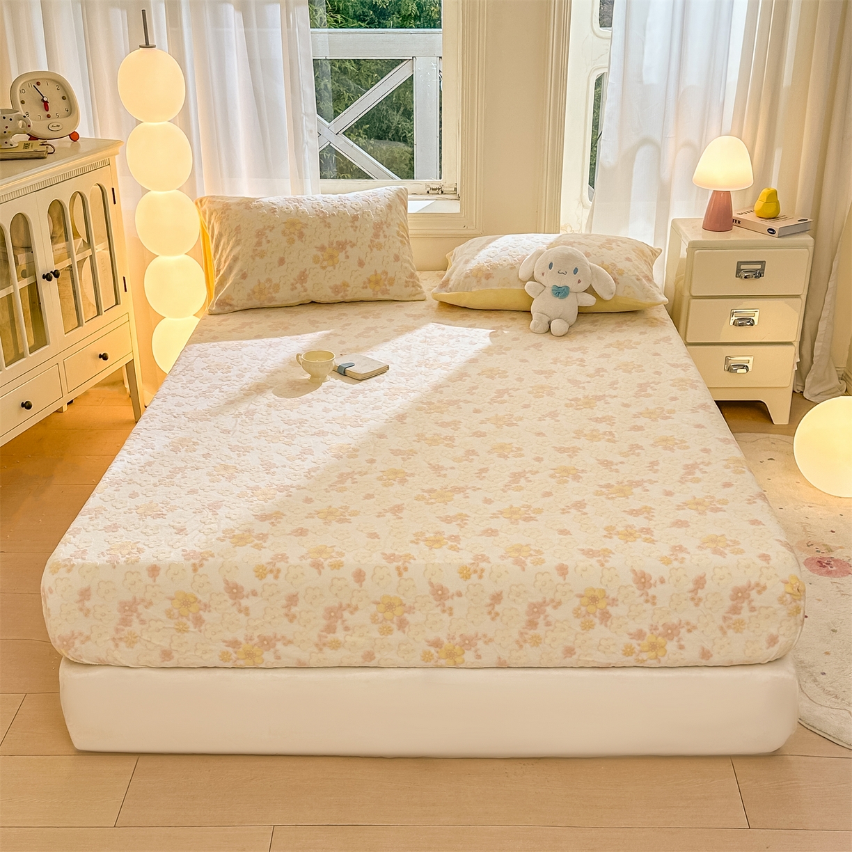 91家纺网 家纺一手货源 找家纺 灰鲸 2025新款立体雕花牛奶绒床笠 花海-黄