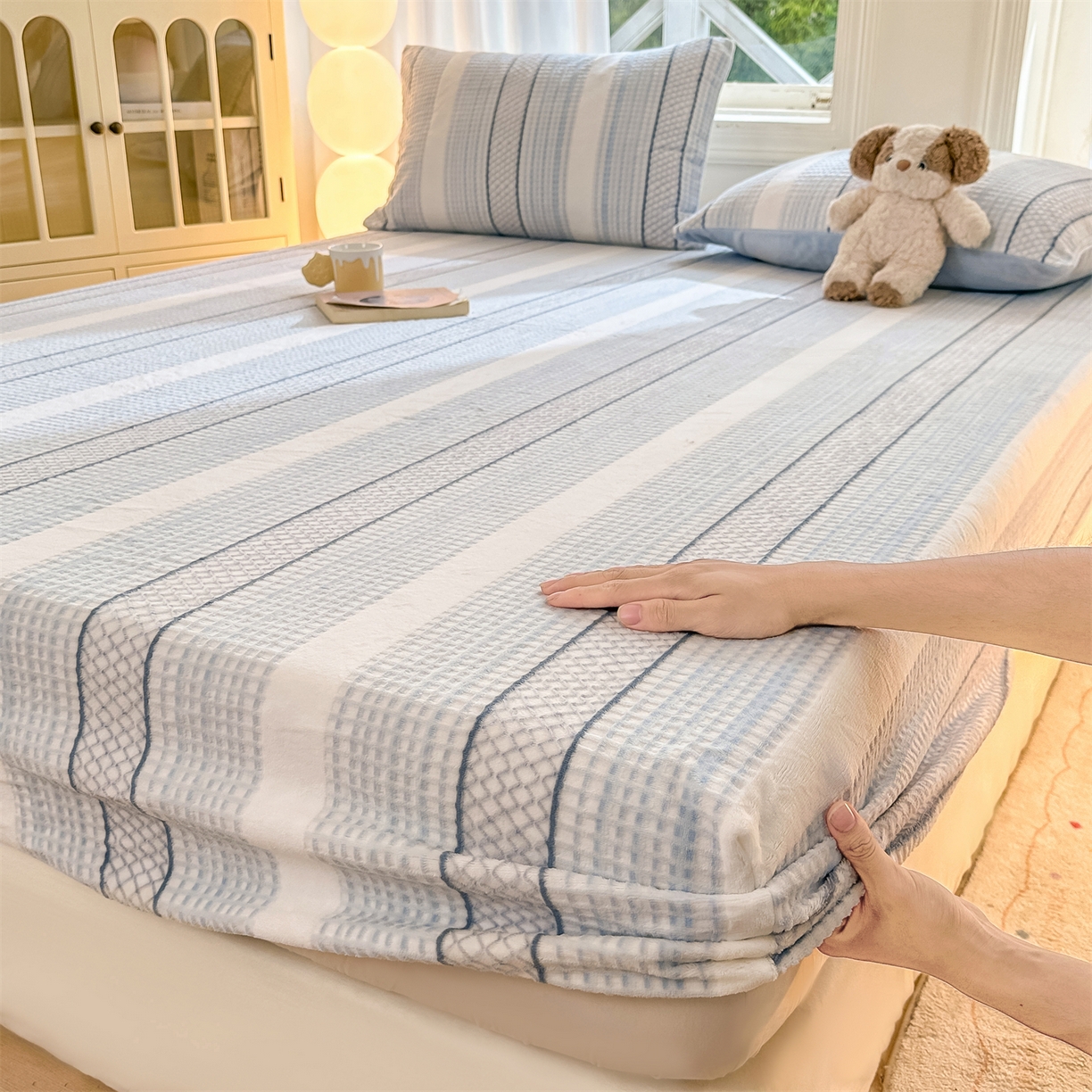 91家纺网 家纺一手货源 找家纺 灰鲸 2025新款立体雕花牛奶绒床笠 泛歌-蓝