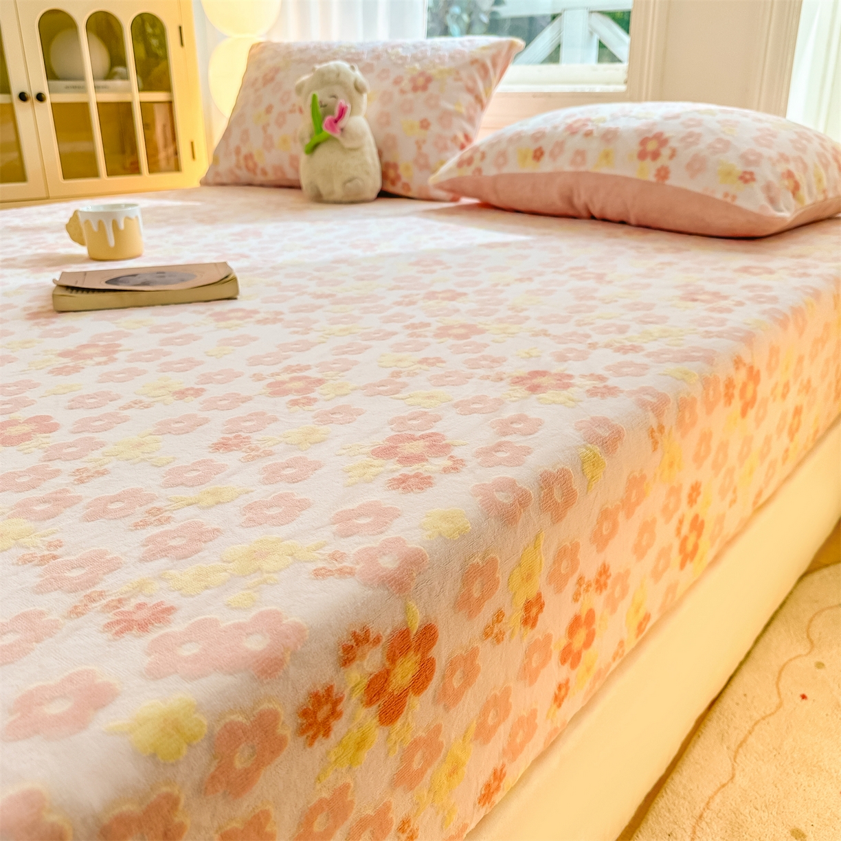 91家纺网 家纺一手货源 找家纺 灰鲸 2025新款立体雕花牛奶绒床笠 花海-粉