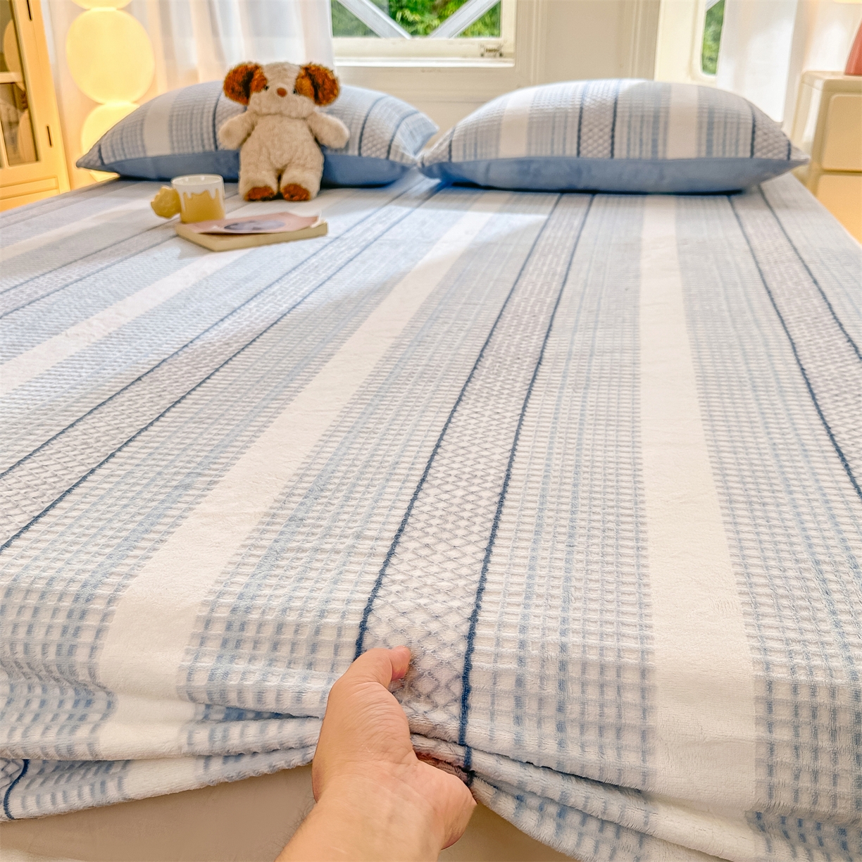 91家纺网 家纺一手货源 找家纺 灰鲸 2025新款立体雕花牛奶绒床笠 泛歌-蓝