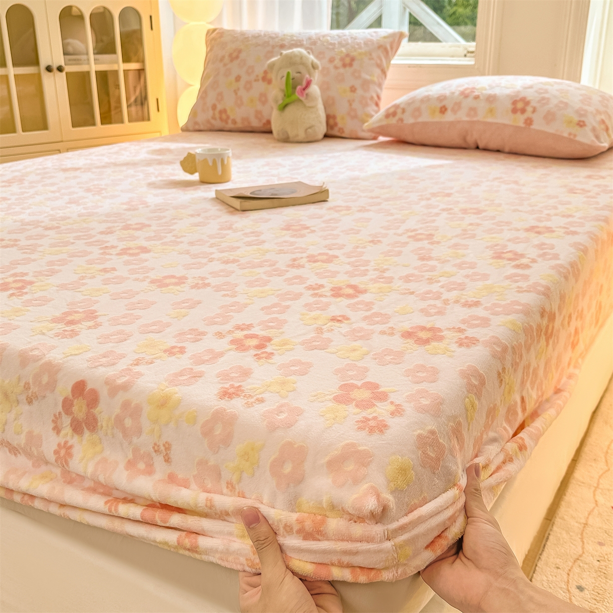 91家纺网 家纺一手货源 找家纺 灰鲸 2025新款立体雕花牛奶绒床笠 花海-粉