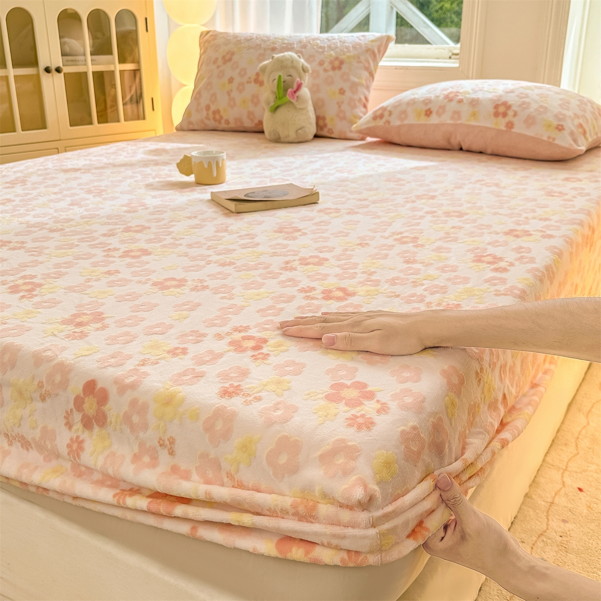 91家纺网 家纺一手货源 找家纺 灰鲸 2025新款立体雕花牛奶绒床笠 花海-粉