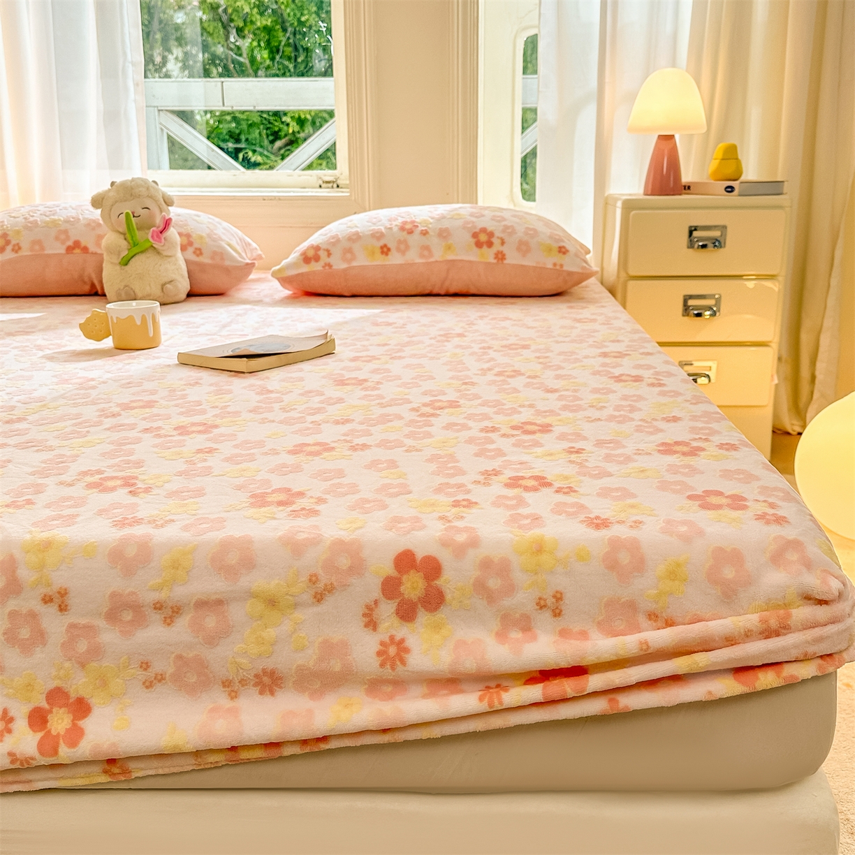 91家纺网 家纺一手货源 找家纺 灰鲸 2025新款立体雕花牛奶绒床笠 花海-粉