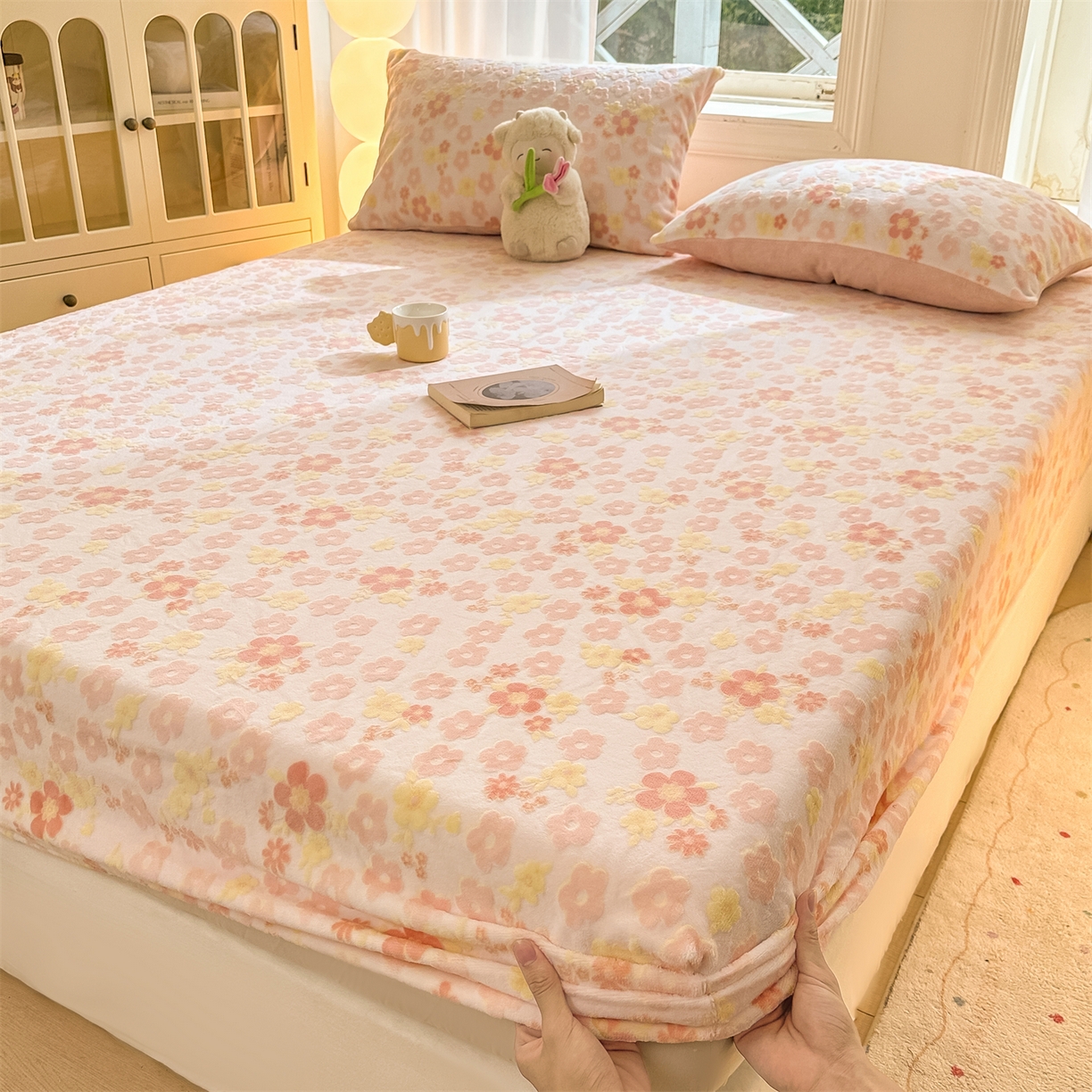 91家纺网 家纺一手货源 找家纺 灰鲸 2025新款立体雕花牛奶绒床笠 花海-粉