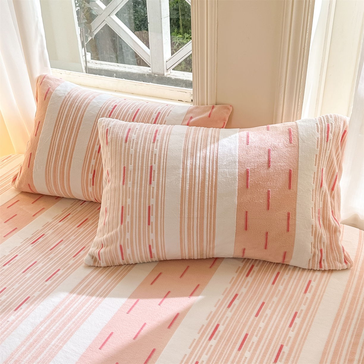 91家纺网 家纺一手货源 找家纺 灰鲸 2025新款立体雕花牛奶绒床笠 速写-粉