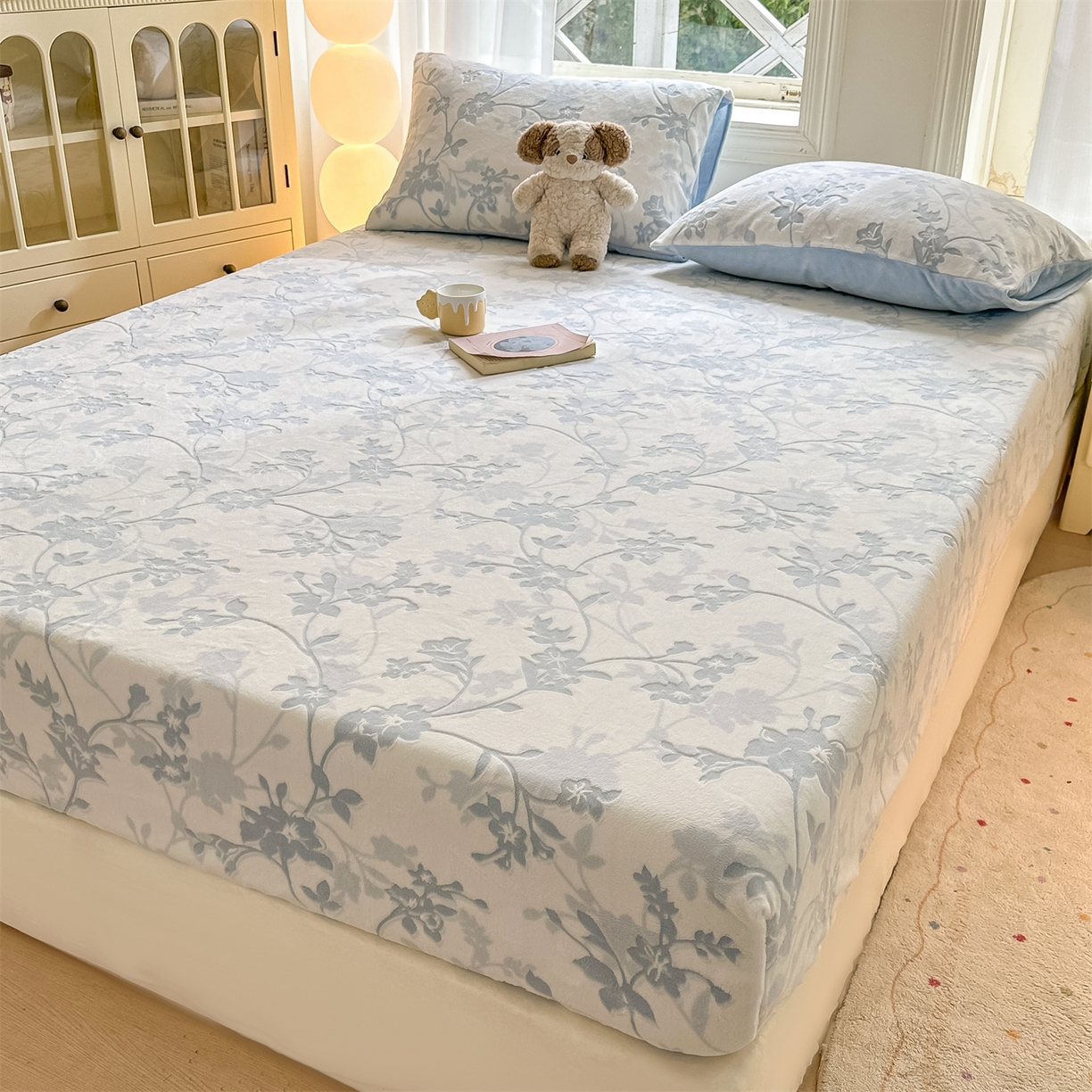 91家纺网 家纺一手货源 找家纺 灰鲸 2025新款立体雕花牛奶绒床笠 繁花-蓝