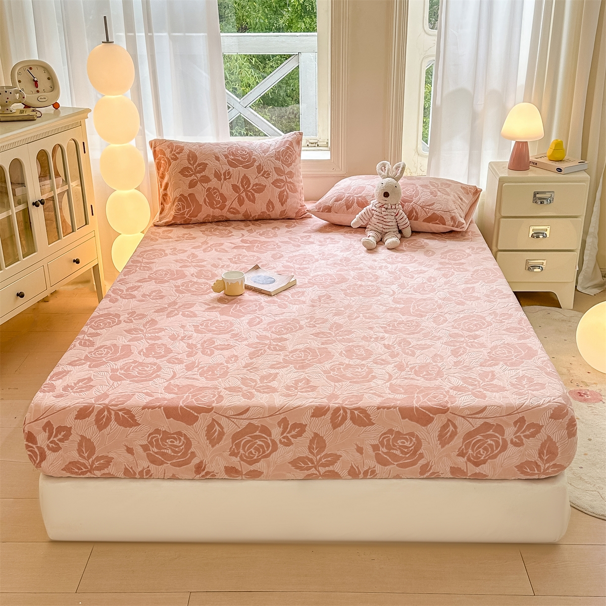 91家纺网 家纺一手货源 找家纺 灰鲸 2025新款立体雕花牛奶绒床笠 爱意-粉