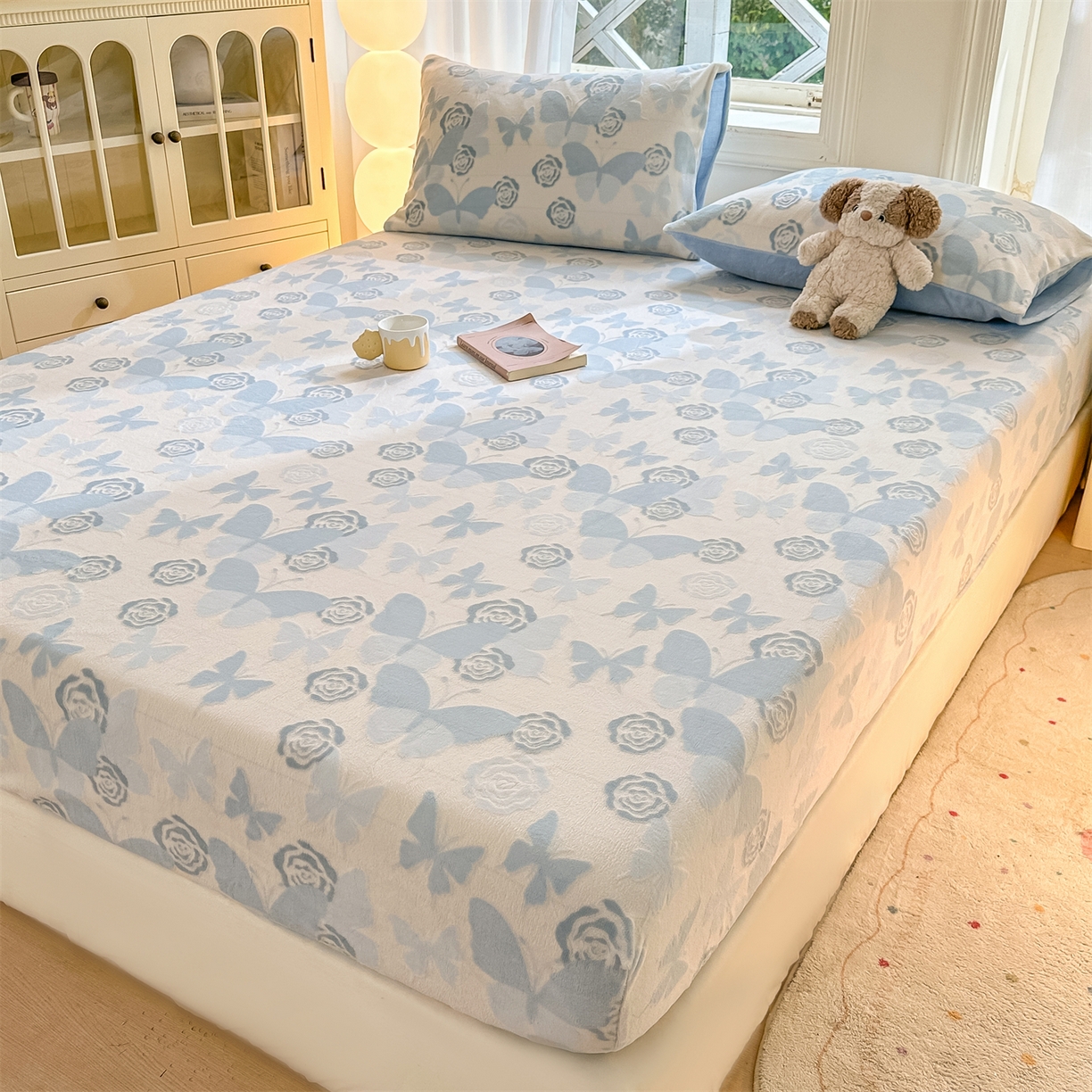 91家纺网 家纺一手货源 找家纺 灰鲸 2025新款立体雕花牛奶绒床笠 蝶花-蓝