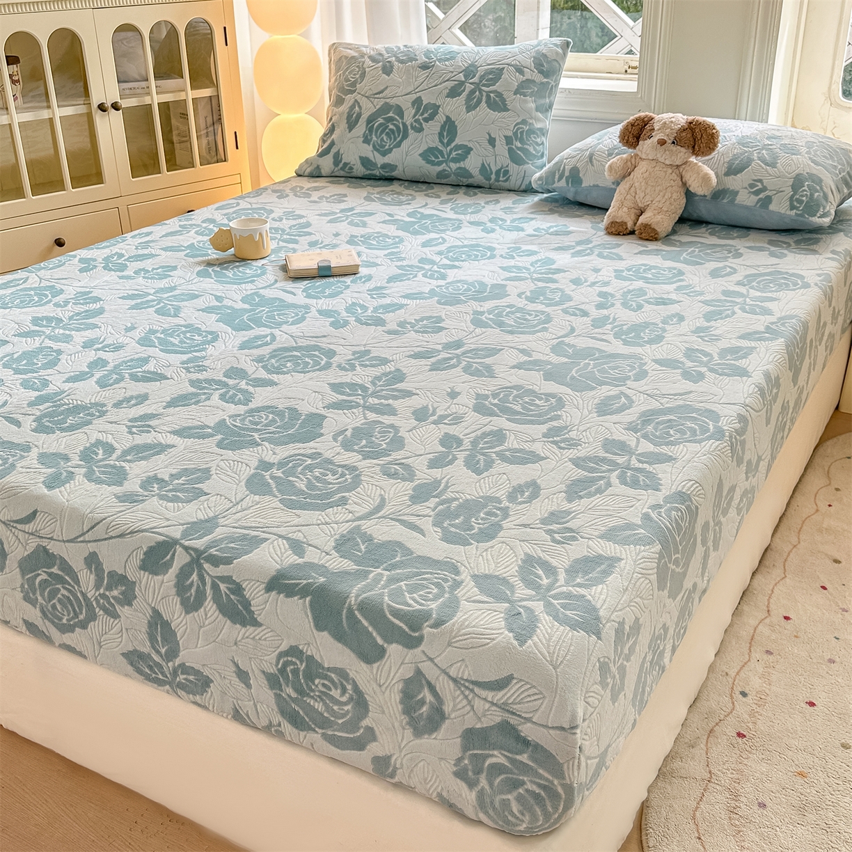 91家纺网 家纺一手货源 找家纺 灰鲸 2025新款立体雕花牛奶绒床笠 爱意-蓝