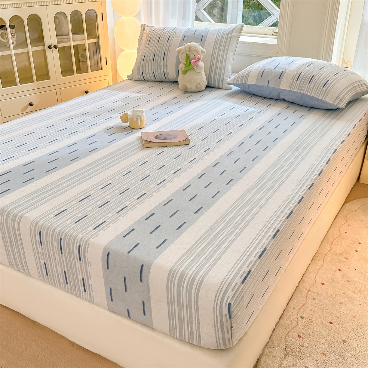 91家纺网 家纺一手货源 找家纺 灰鲸 2025新款立体雕花牛奶绒床笠 速写-蓝