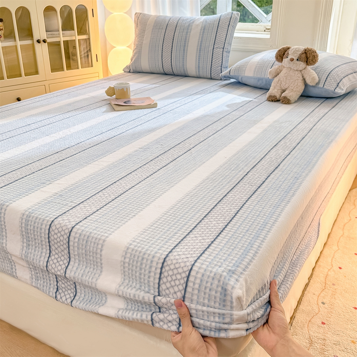 91家纺网 家纺一手货源 找家纺 灰鲸 2025新款立体雕花牛奶绒床笠 泛歌-蓝