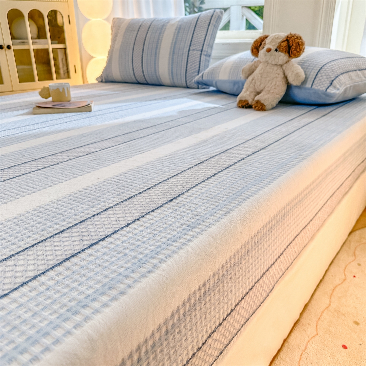 91家纺网 家纺一手货源 找家纺 灰鲸 2025新款立体雕花牛奶绒床笠 泛歌-蓝