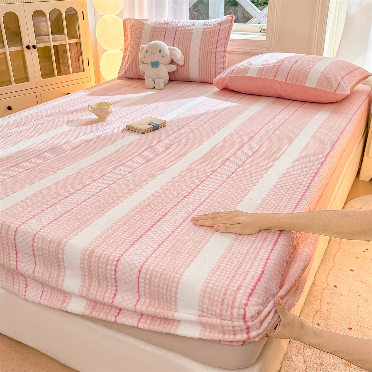 灰鲸 2025新款立体雕花牛奶绒床笠 泛歌-粉