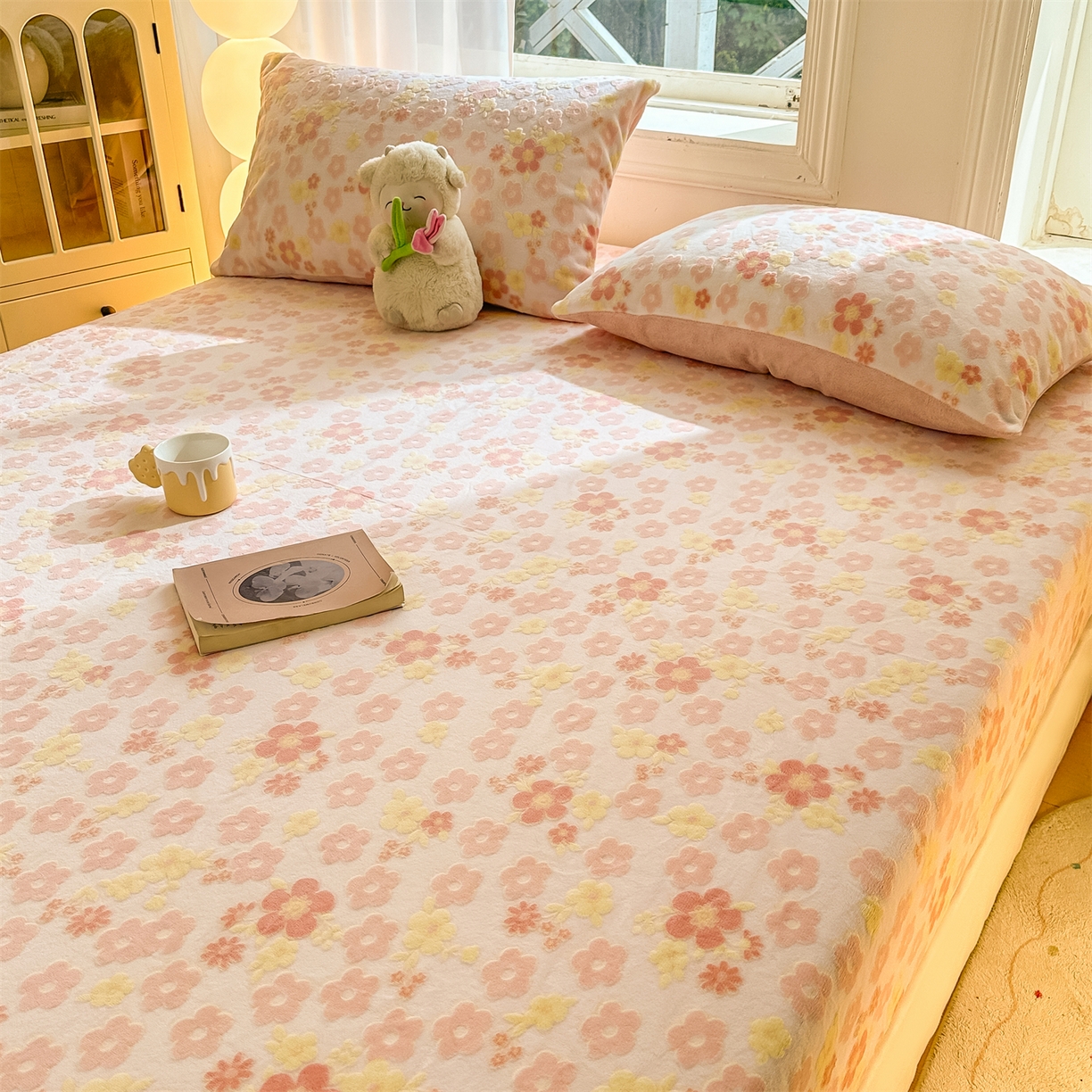 91家纺网 家纺一手货源 找家纺 灰鲸 2025新款立体雕花牛奶绒床笠 花海-粉